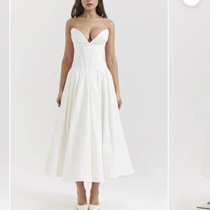 Elegant White Strapless Dress